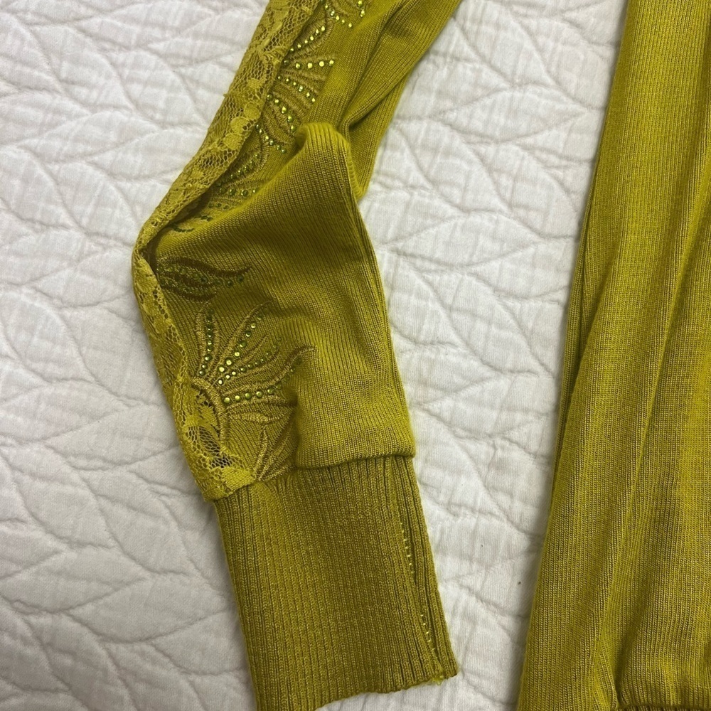 Mustard green Long sleeve top with lace detailing - Picture 12 of 12